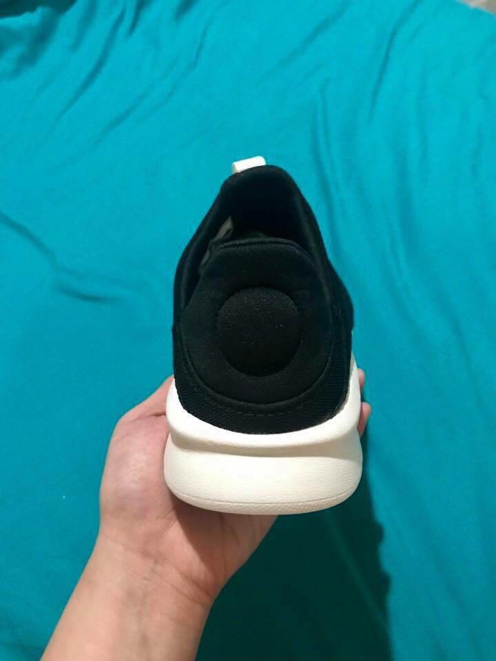 Nike benassi slip on feet clearance