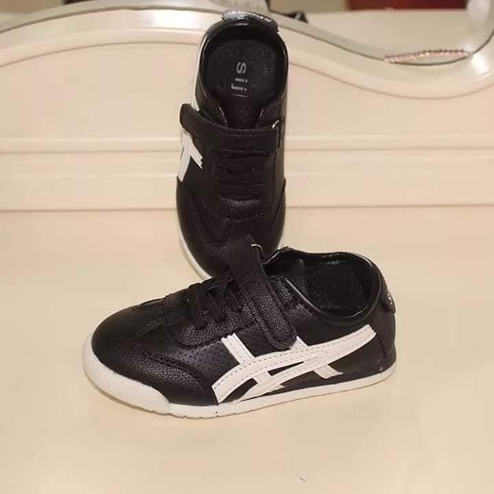 onitsuka hitam