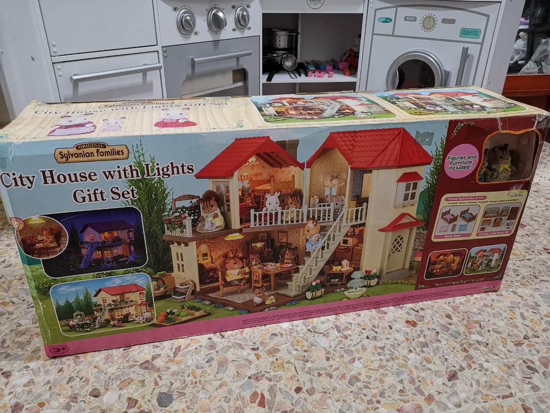 sylvanian families city house with lights gift set