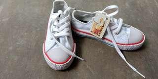 Sepatu anak converse putih