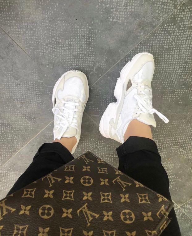 transactie Tot schetsen Adidas Falcon White Kylie Jenner, Women's Fashion, Footwear, Sneakers on  Carousell