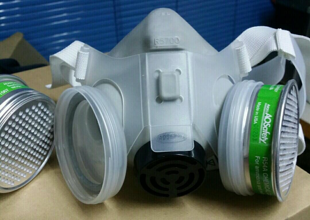 Original AoSafety R5700 Military Grade Gas Mask / Face Mask, Sports