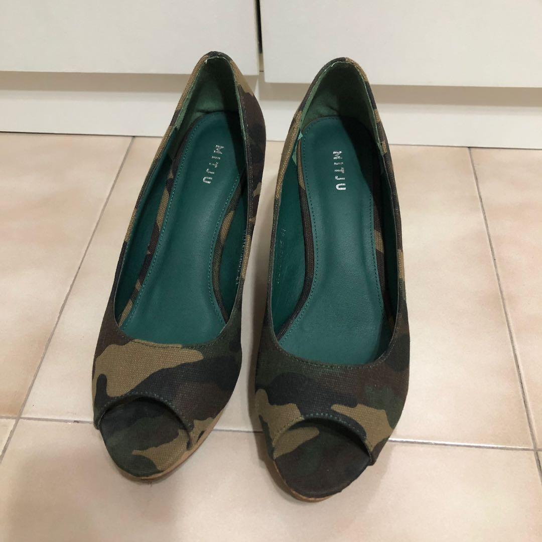 camouflage heels pumps