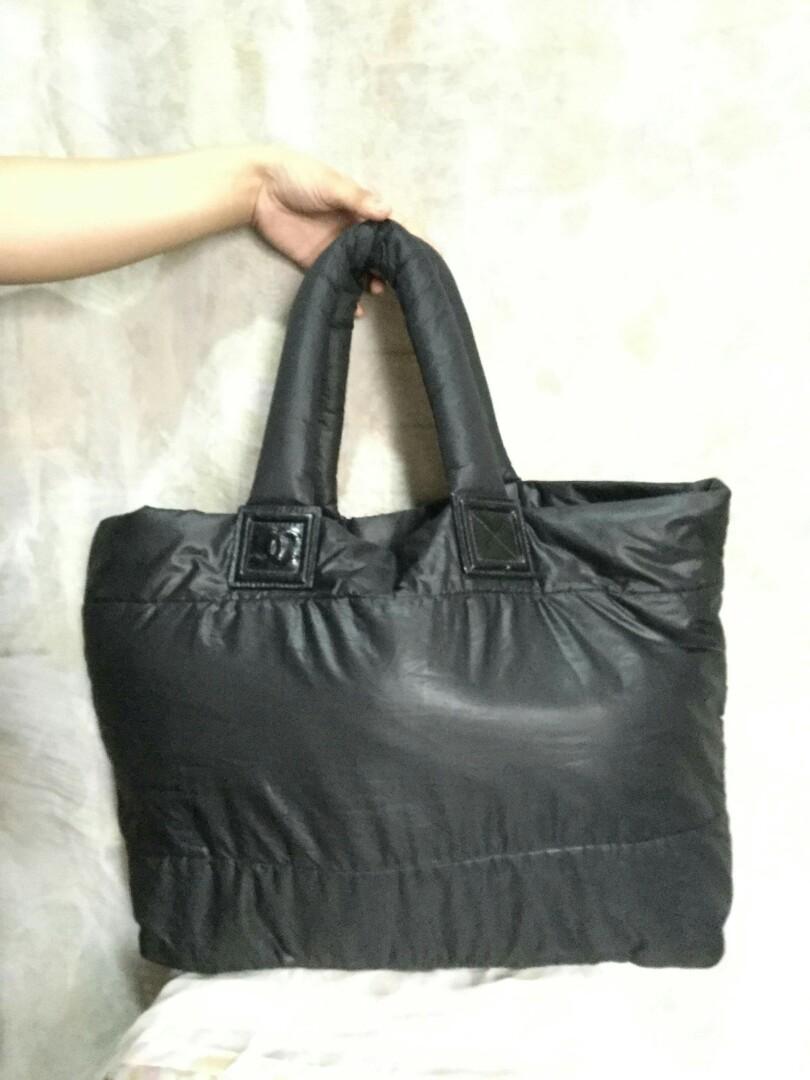 CHANEL COCO COCOON jumbo reversible black/burgundy (Category: Cross-body Bags) located in Manila. Submitted by 168_luck (Listing ID 200466032, Image 2). Description: chanel coco cocoon reversible nylon and lambskin leather jumbo shopping bag. some rubbing on the embossed "C" border. in very good used condition. pre-owned not from ukay please see pics for self authentication and appreciation. holo sticker intact. FREE SHIPPING ***NOT CLAIMING AUTH