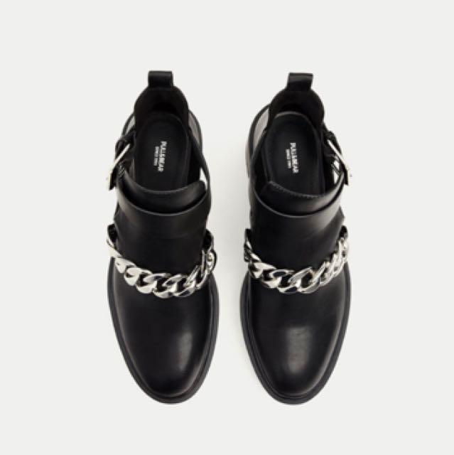 cut out boots pull and bear