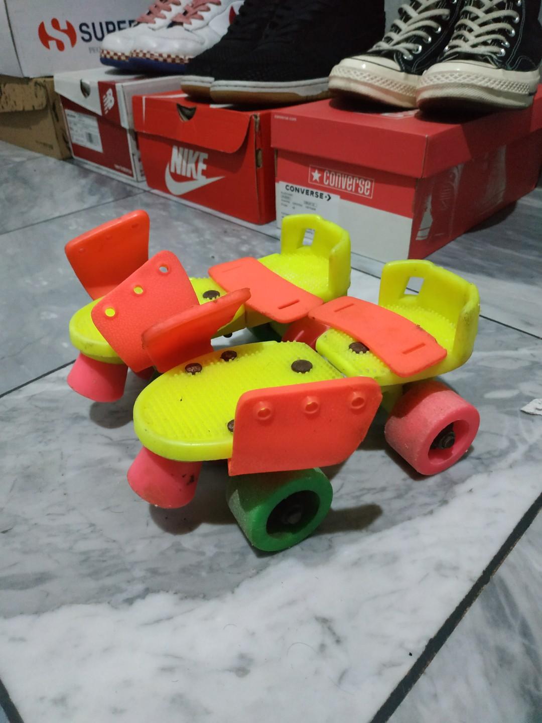 Sepatu Roda Jadul Toys Collectibles Mainan Di Carousell