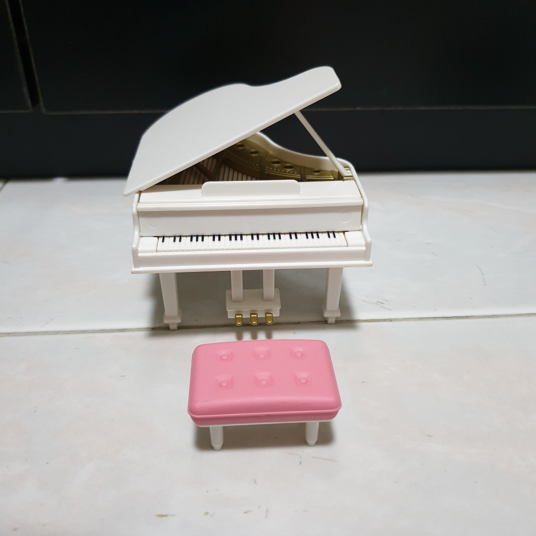 Sylvanian Families Grand Piano White with Chair Authentic Hobbies