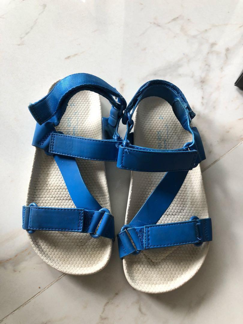 boys sandals size 7