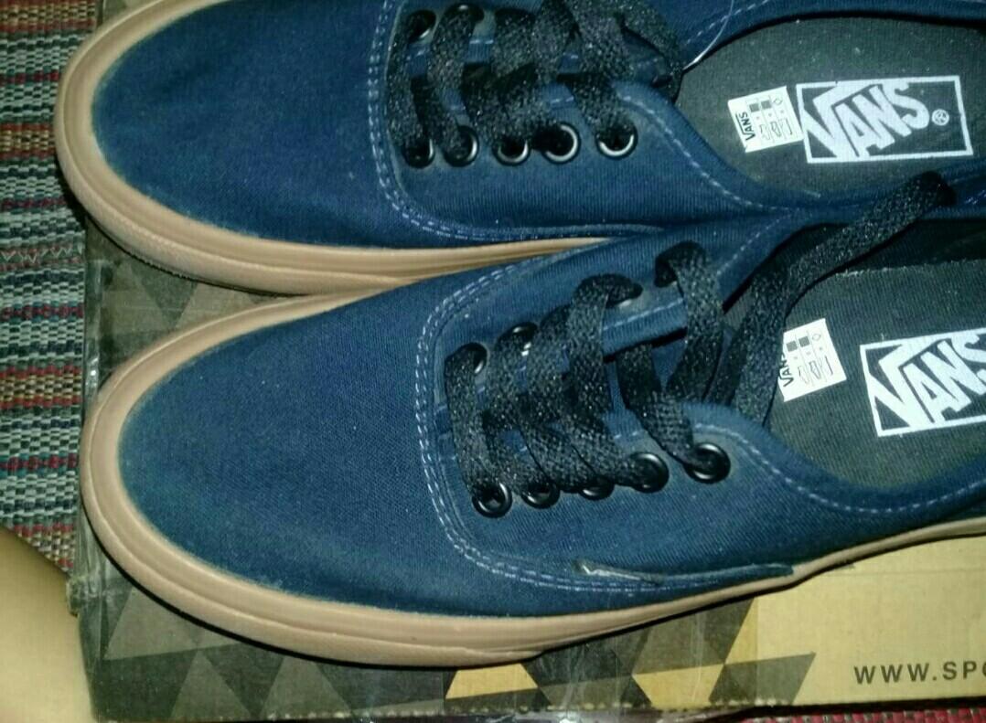 Baru Sepatu Vans Original Authentic Navy Gumsole Size 42 Waffle Code Dt Men S Fashion Men S Footwear Others On Carousell