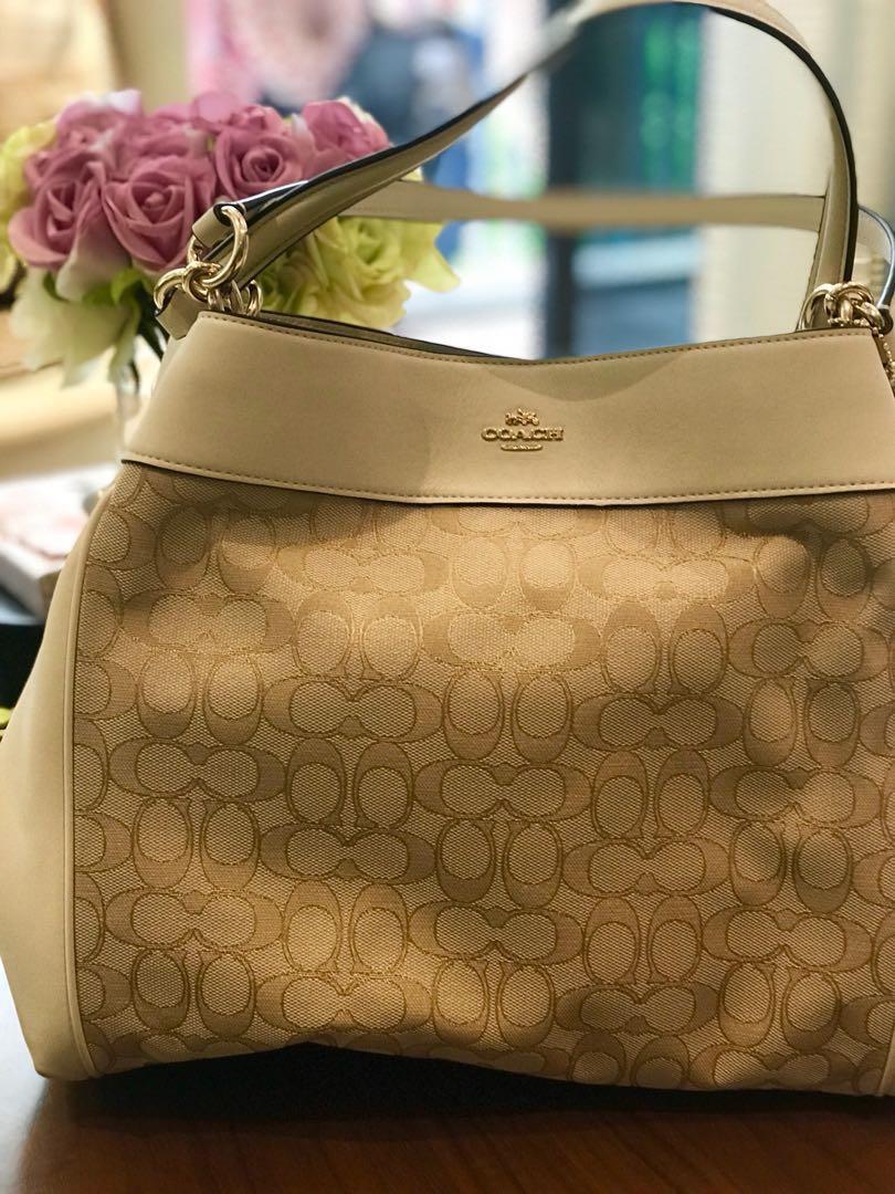 Lexy shoulder 2025 bag with quilting