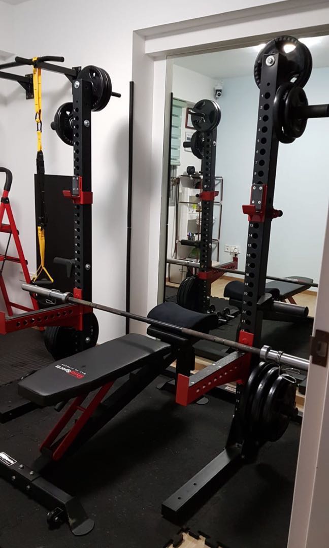 Home gym, fully equipped Vigor squat rack with olympic barbell and full