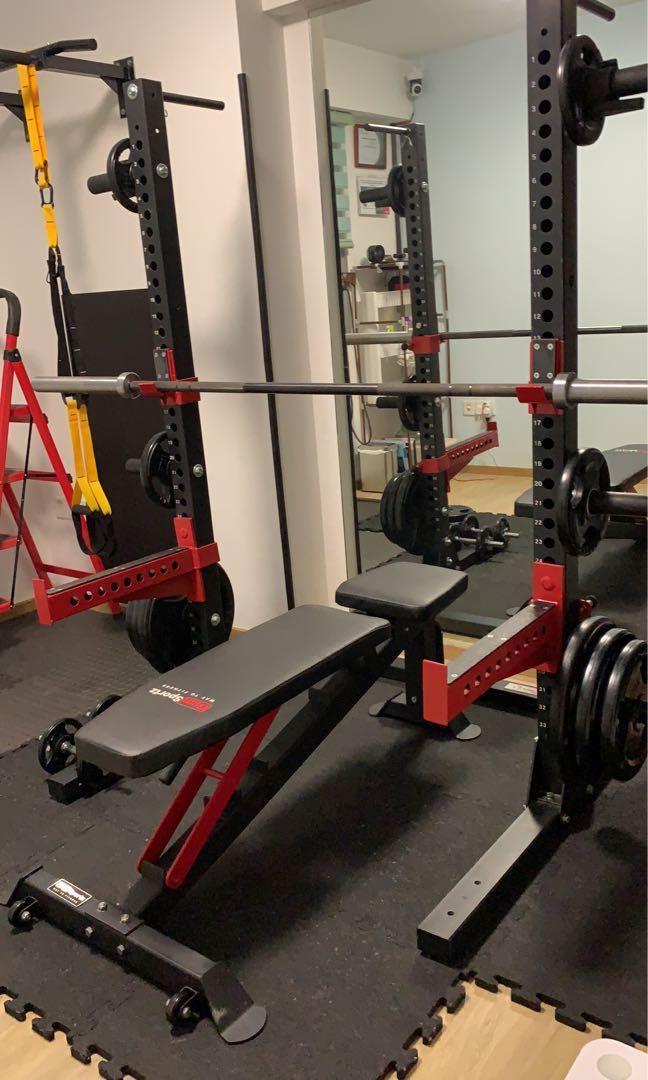 Home gym, fully equipped Vigor squat rack with olympic barbell and full