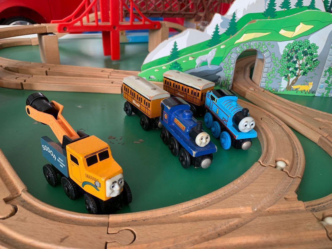 melissa and doug train table lego