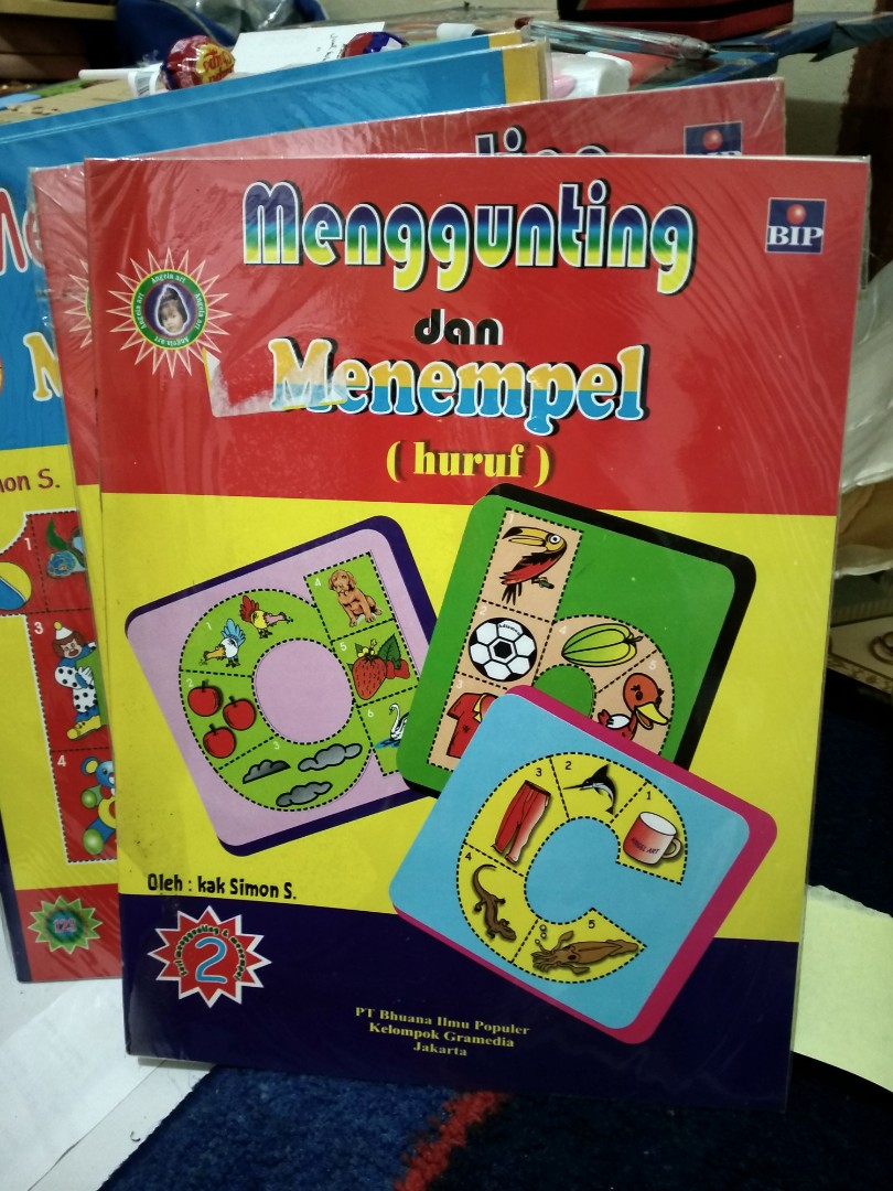 Menggunting dan Menempel (huruf), Simon S. on Carousell