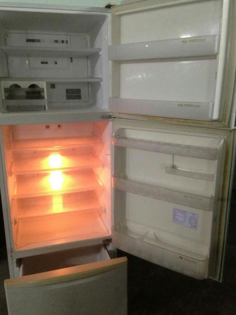 Second hand refrigerator, TV & Home Appliances, Kitchen Appliances