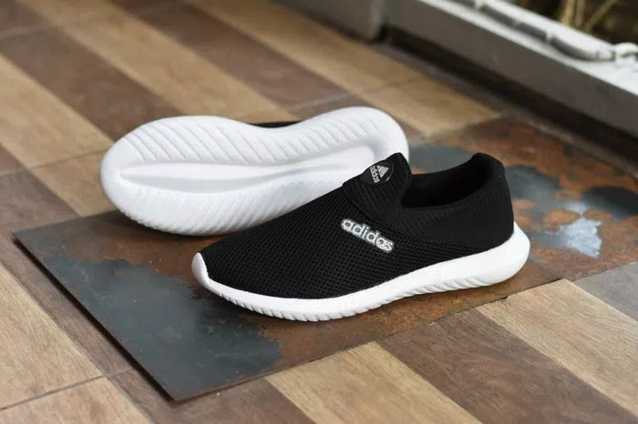 Sepatu Adidas Slip On Casual Hitam Putih Fesyen Pria Sepatu