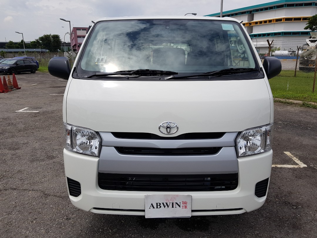 Toyota Hiace 3.0 Standard Roof DX Van Manual, Cars, Cars for Sale on  Carousell