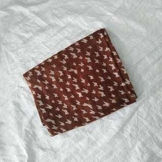 Pasmina motif kupu-kupu
