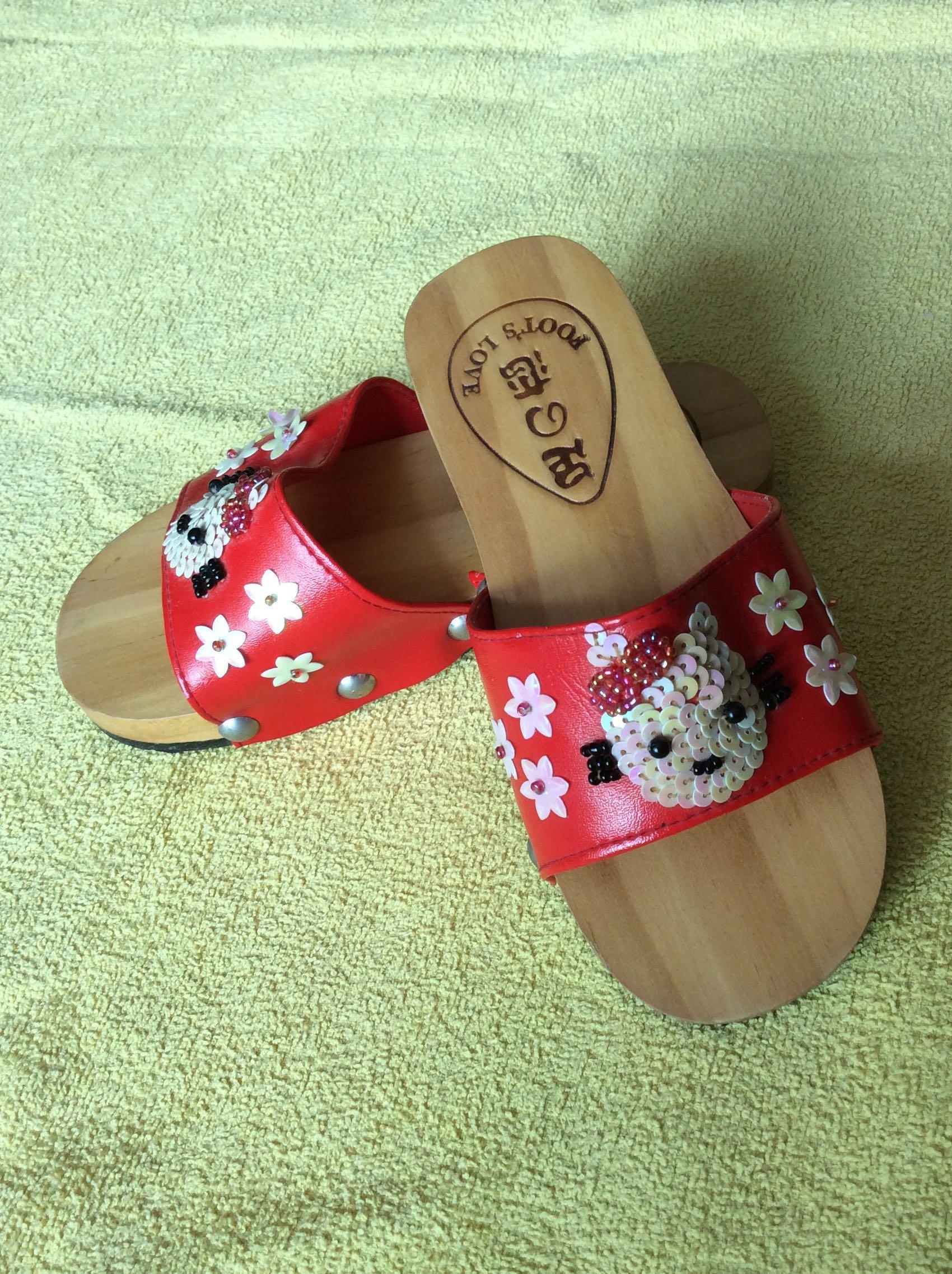Kids wooden clogs clearance