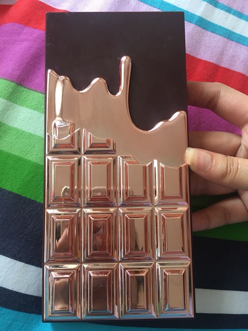 Makeup Revolution I Heart Chocolate Rose Gold V4 Palette 22gm