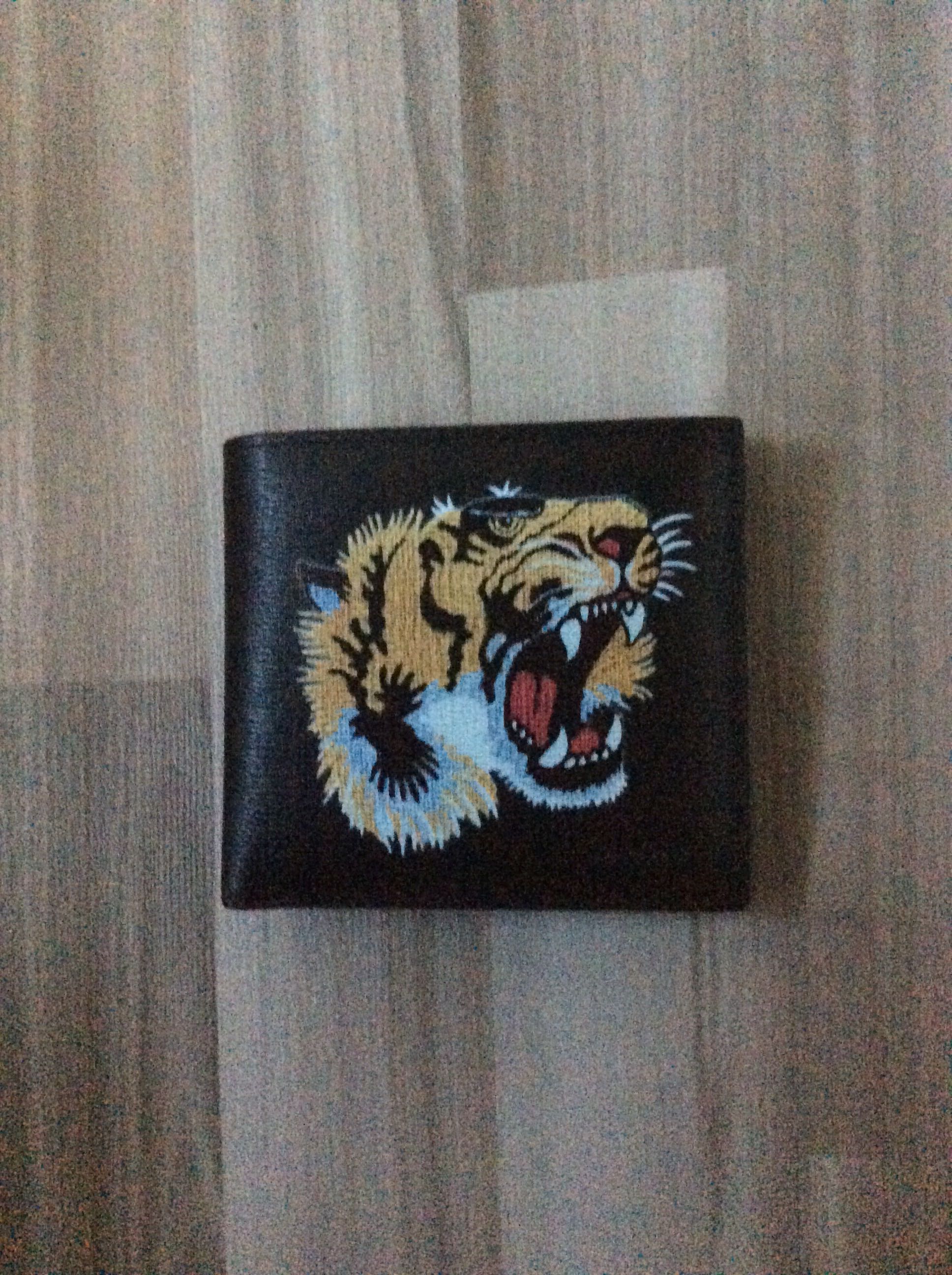 gucci tiger wallet black