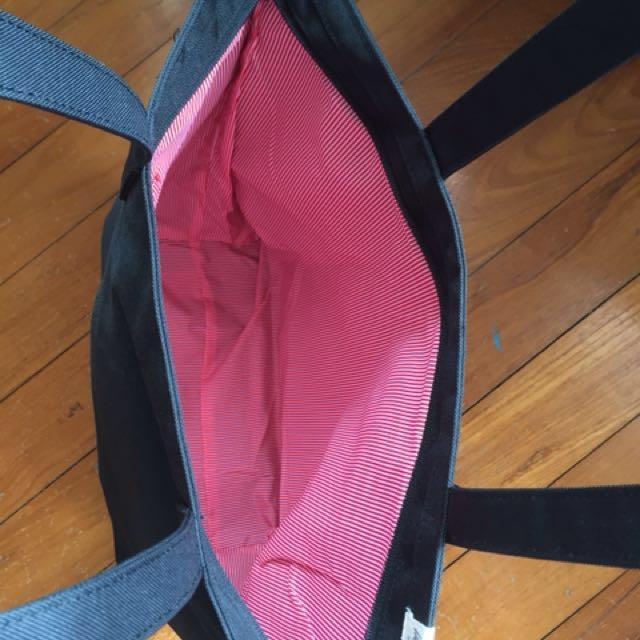 Herschel Mica Tote bag Black, Women's Fashion, Bags & Wallets, Tote Bags on Carousell