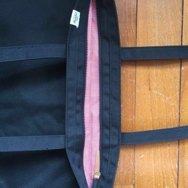 Herschel Mica Tote bag Black, Women's Fashion, Bags & Wallets, Tote Bags on Carousell