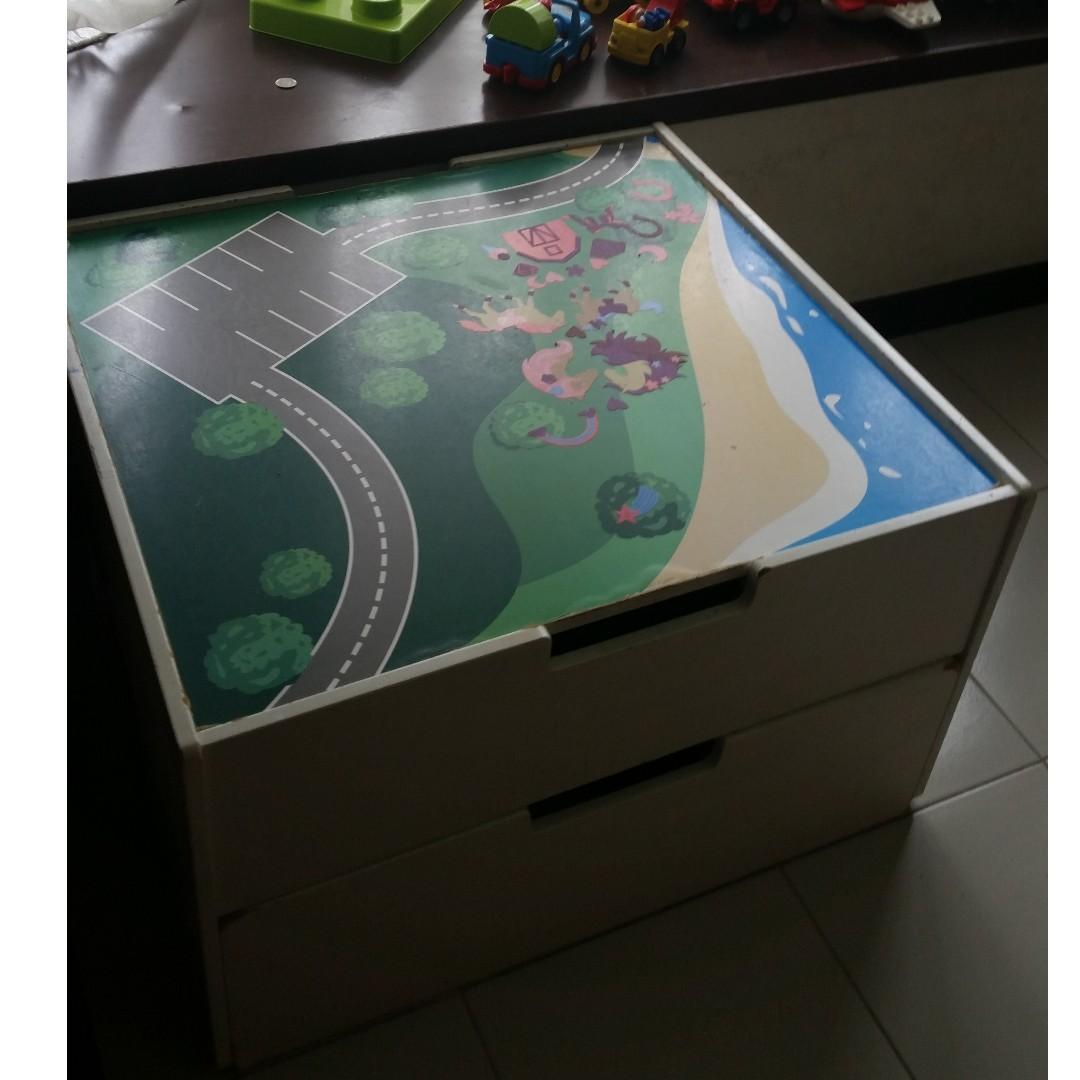 Lego table (Category: Other Kids Furniture) located in Singapore. Submitted by chinakeli (Listing ID 200839813, Image 1). Description: Lego table, great to store and play lego on..
