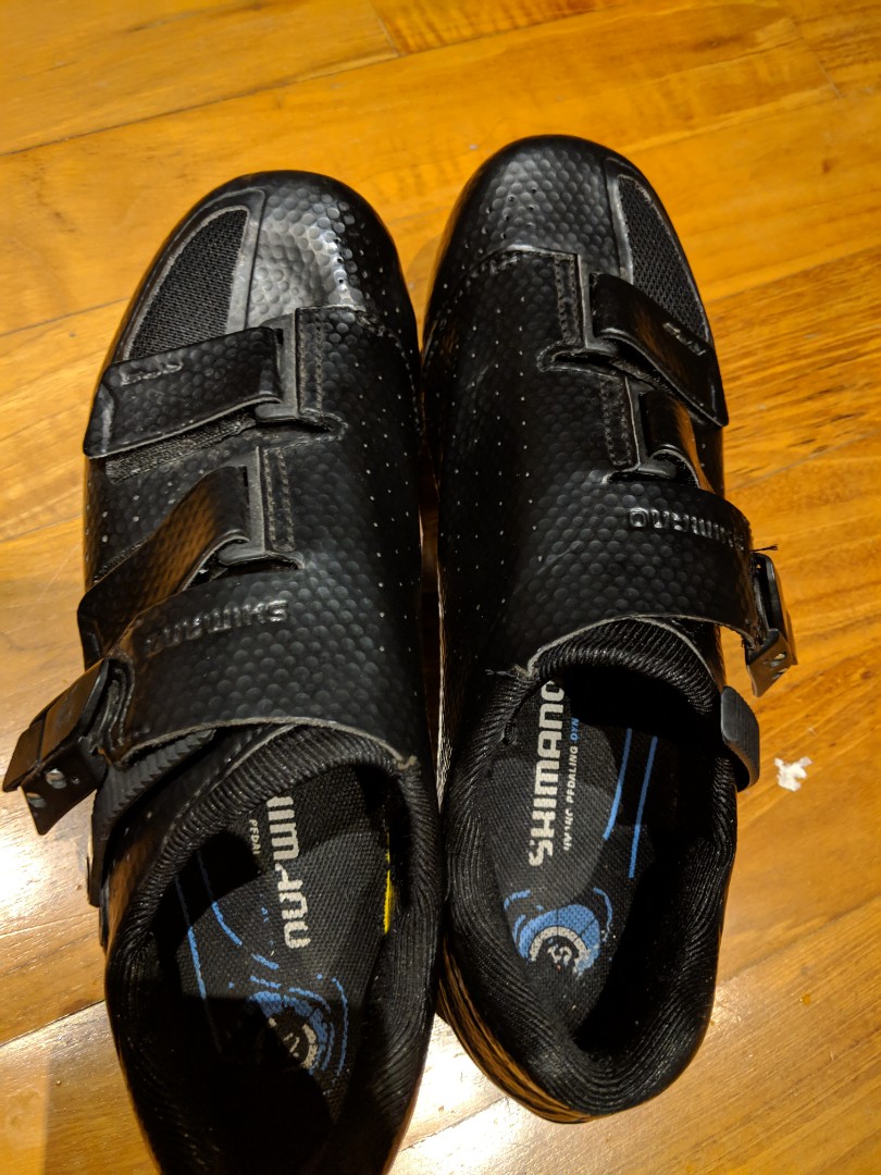 changing cleats on cycling shoes