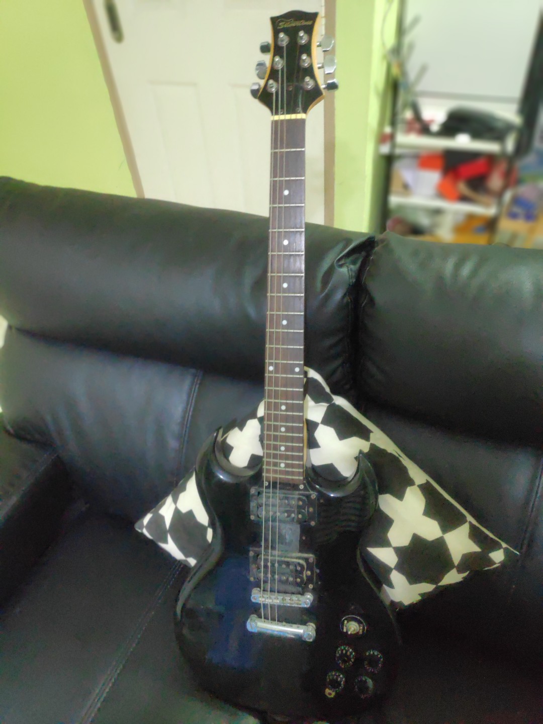 Silvertone outlet sg guitar