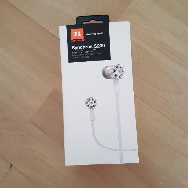 Jbl best sale synchros s200