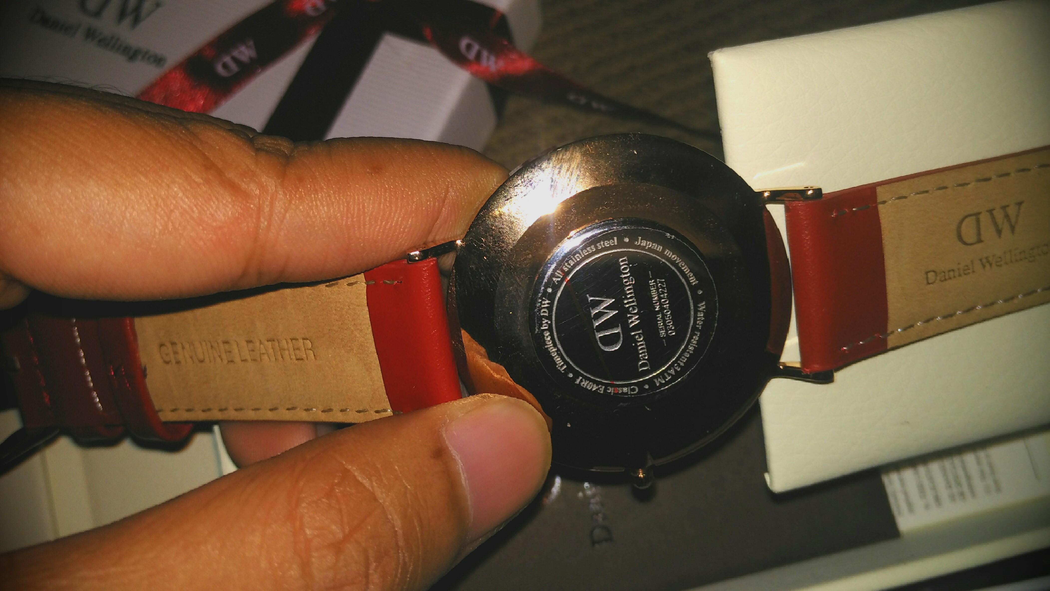 Daniel Wellington Classic E40R1. Diameter 40mm Strap Merah Maroon