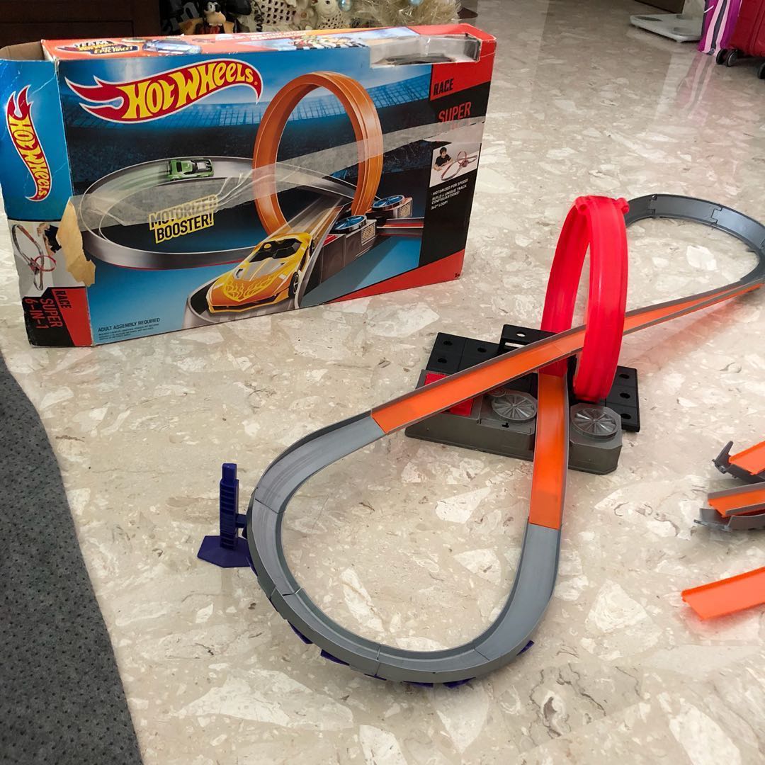 HotWheels Track Builder Super 6 in 1 Race Track Set Hobbies