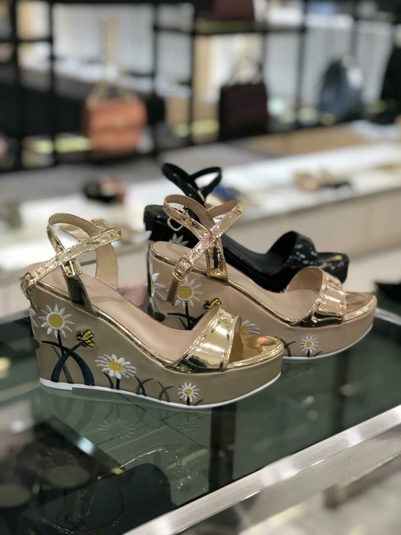 Obral Sepatu Wedjes Urban Co Import China Cantik Ori Original Branded Authentic Sale Murah Women S Fashion Women S Shoes On Carousell