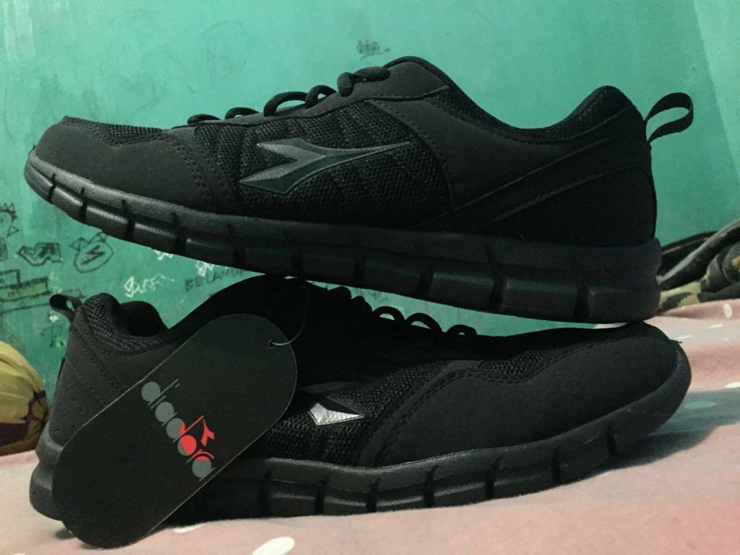 Sepatu diadora sales running hitam