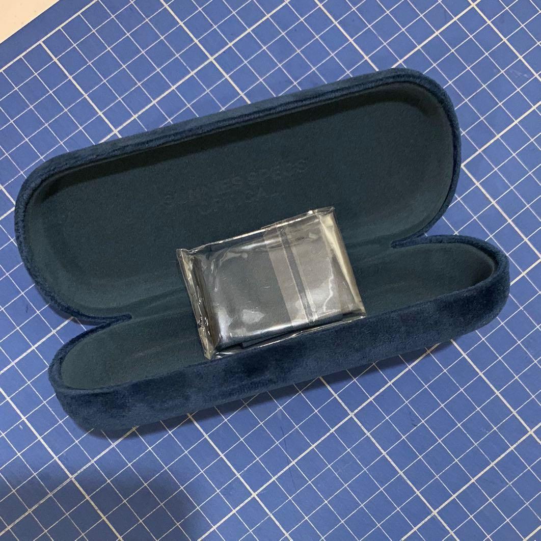 Sunnies hard case velvet blue (Category: Sunglasses & Eyewear) located in Quezon City. Submitted by buzzlightyear182 (Listing ID 200971525, Image 2). Description: Really new with sealed cleaning cloth Can be used to put other accessories too like pens, pencils, brushes, etc.