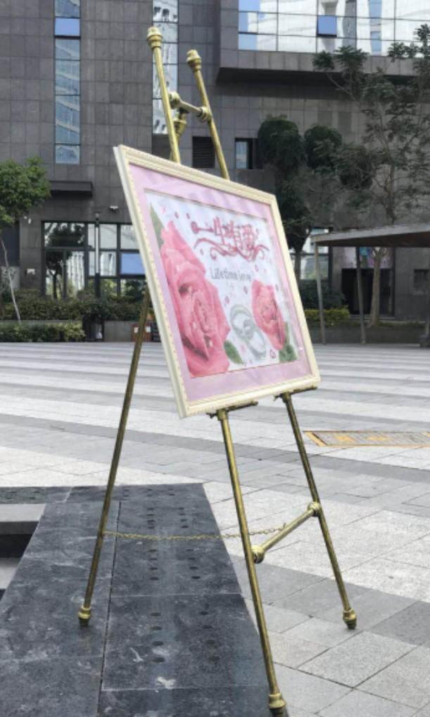 Brass easel stand for rent, Hobbies & Toys, Stationery & Craft, Craft