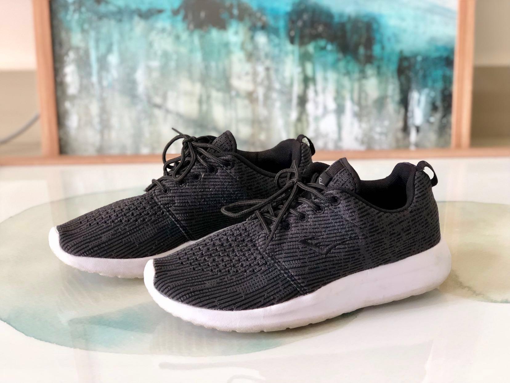 Everlast hotsell gym shoes