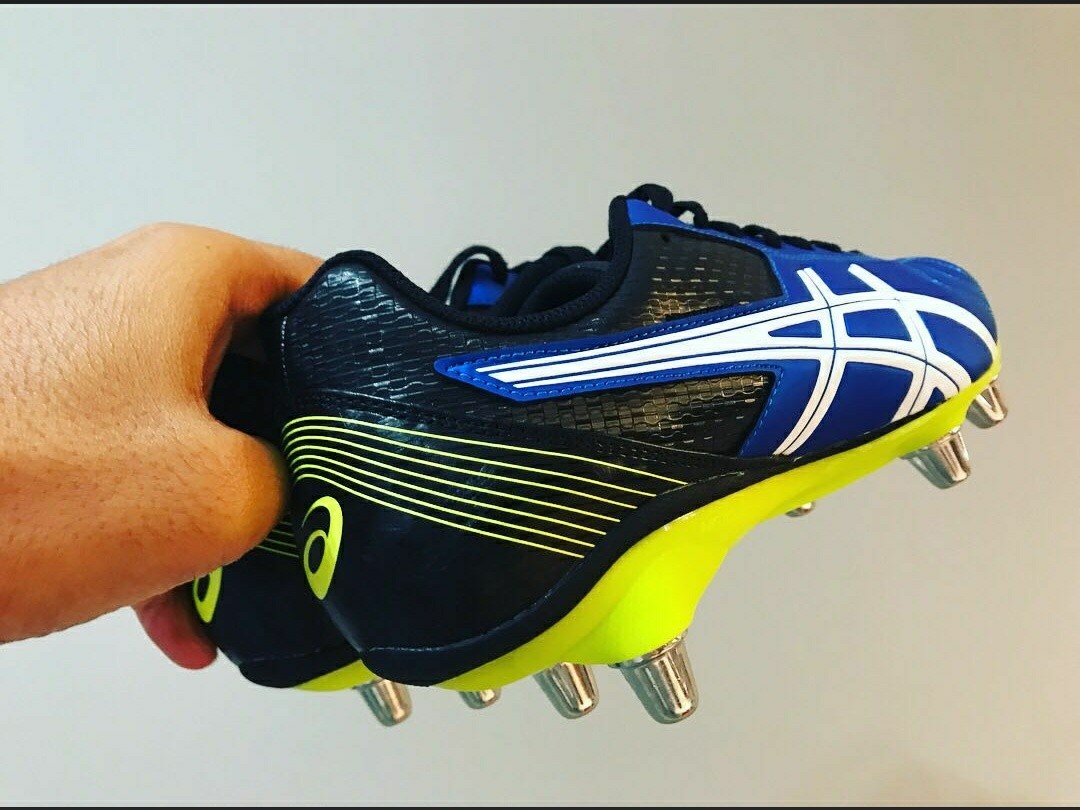 Kasut bola asics football asics