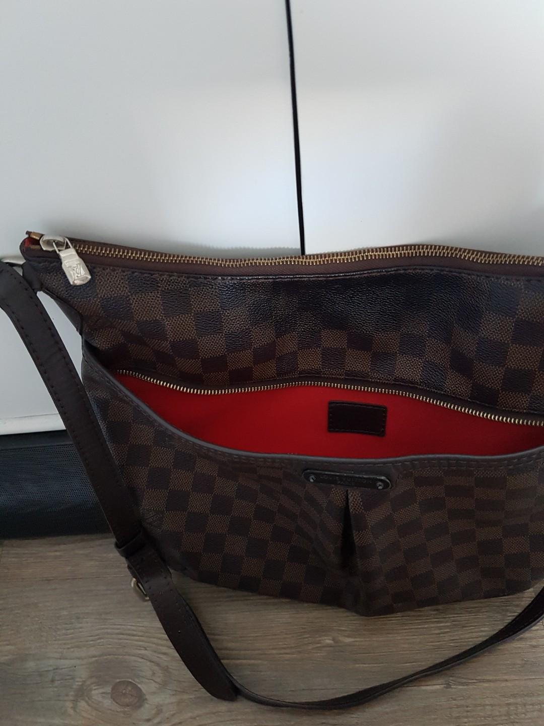 LV Sling (Category: Luxury Bags & Wallets) located in Marikina City. Submitted by nieconnie (Listing ID 201105460, Image 3). Description: BER MONTHS SALE!!! PHP1,000 LV Damier Ebene Sling bag Authenticity not guaranteed No date code, with flaws Pls note that this is a Preloved item , kindly manage your expectation Free shipping if agreed with my price.