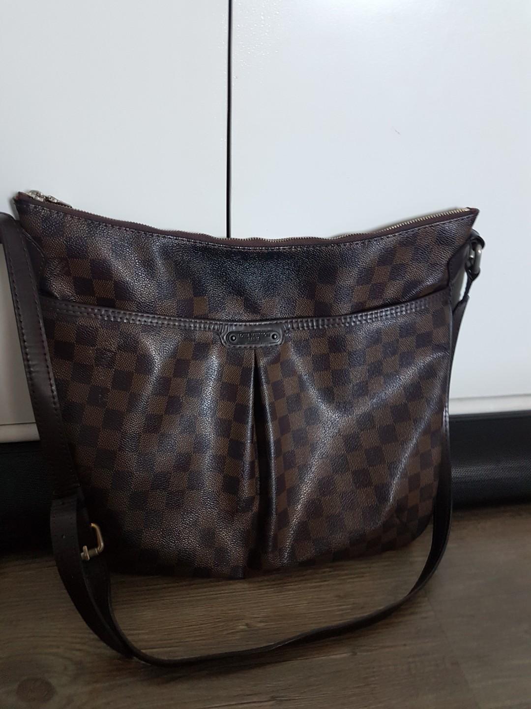LV Sling (Category: Luxury Bags & Wallets) located in Marikina City. Submitted by nieconnie (Listing ID 201105460, Image 1). Description: BER MONTHS SALE!!! PHP1,000 LV Damier Ebene Sling bag Authenticity not guaranteed No date code, with flaws Pls note that this is a Preloved item , kindly manage your expectation Free shipping if agreed with my price.