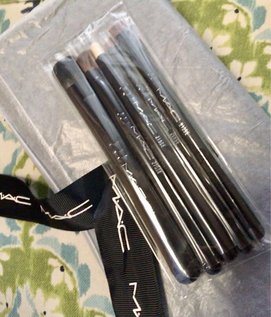 Mac Travel Size Eye Makeup Brushes On Carousell