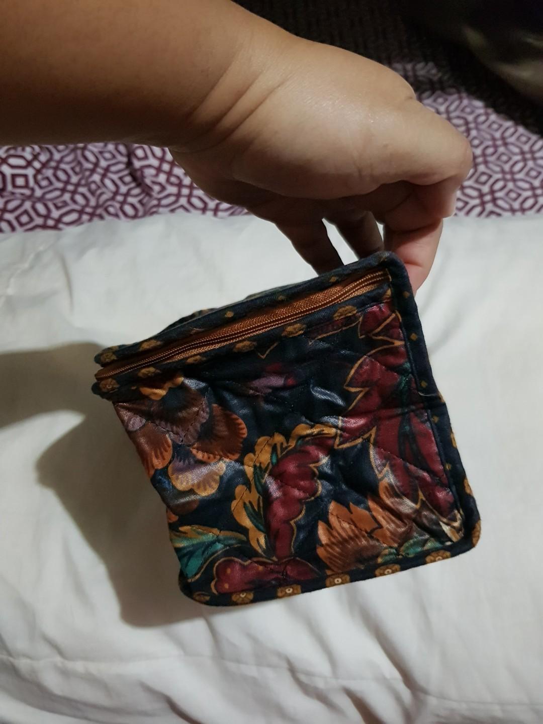 MAGGI B Make-up/ Toiletries Bag (Category: Purses & Pouches) located in Manila. Submitted by redsouled (Listing ID 201171120, Image 3). Description: Excellent used condition. Could pass as new, if not for the red stain on the transparent inside plastic pocket of the cover..