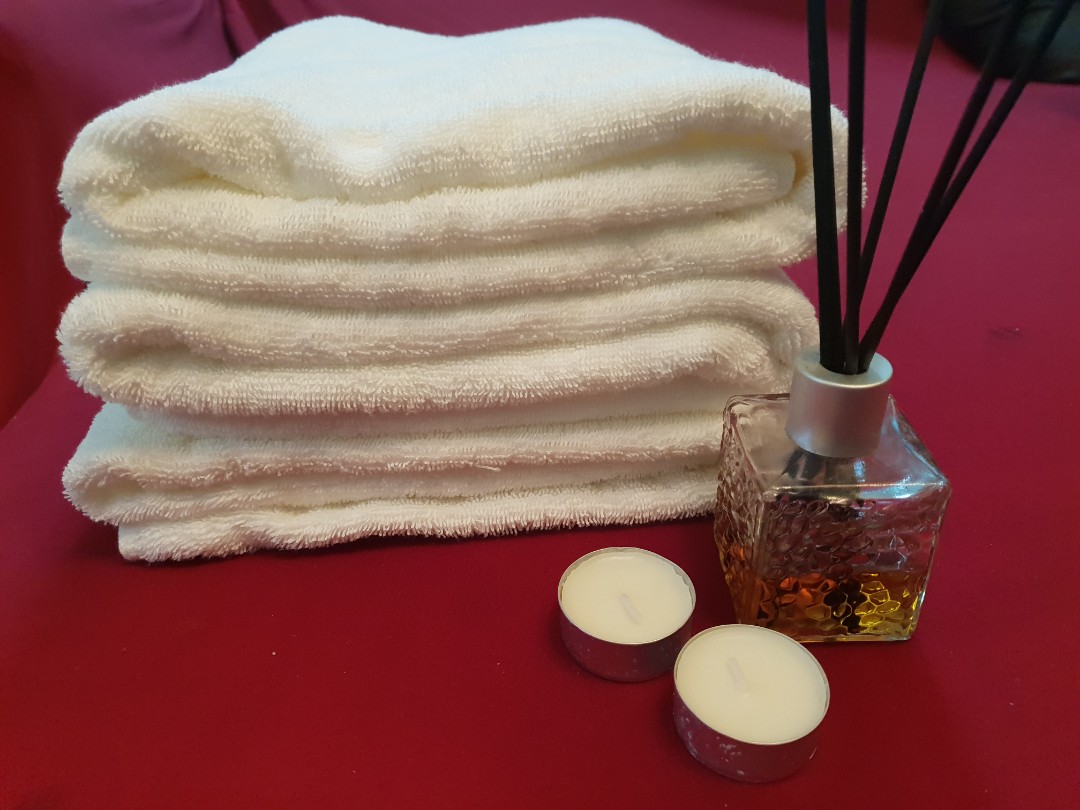 Reduced 100 White Cotton Bath N Bed Towels Health Beauty Reduced 100 White Cotton Bath N Bed Towels Health Beauty On Carou