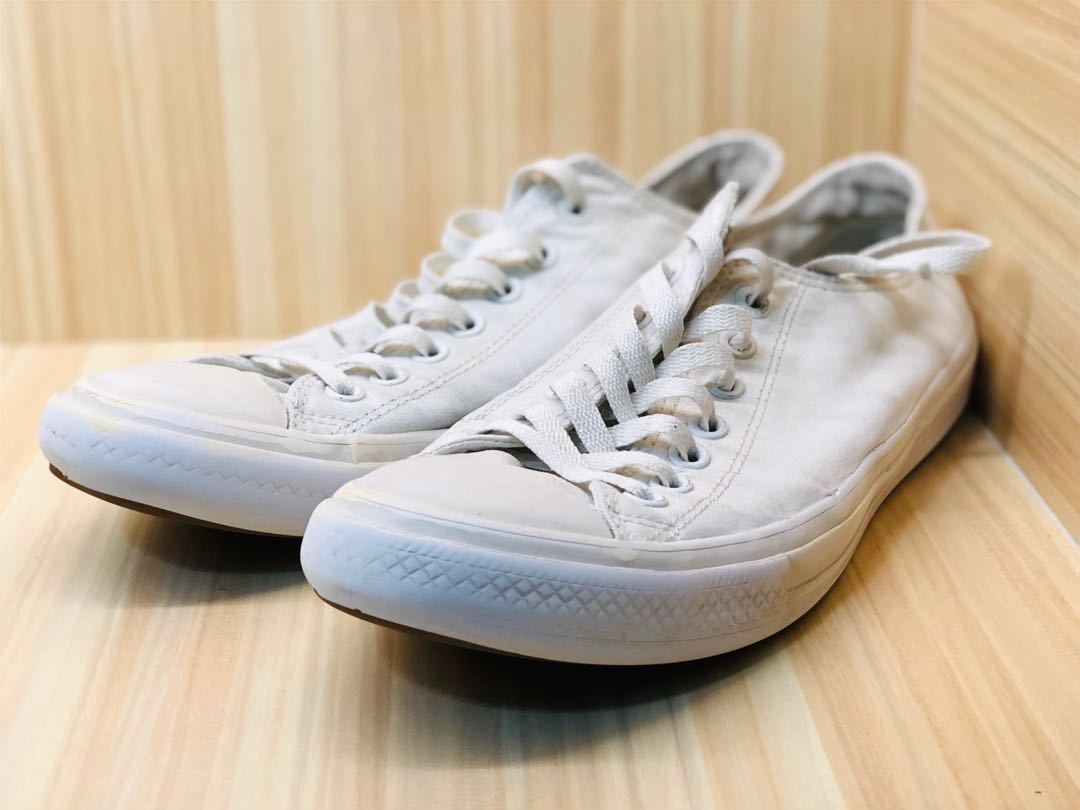 White vans hotsell or white converse