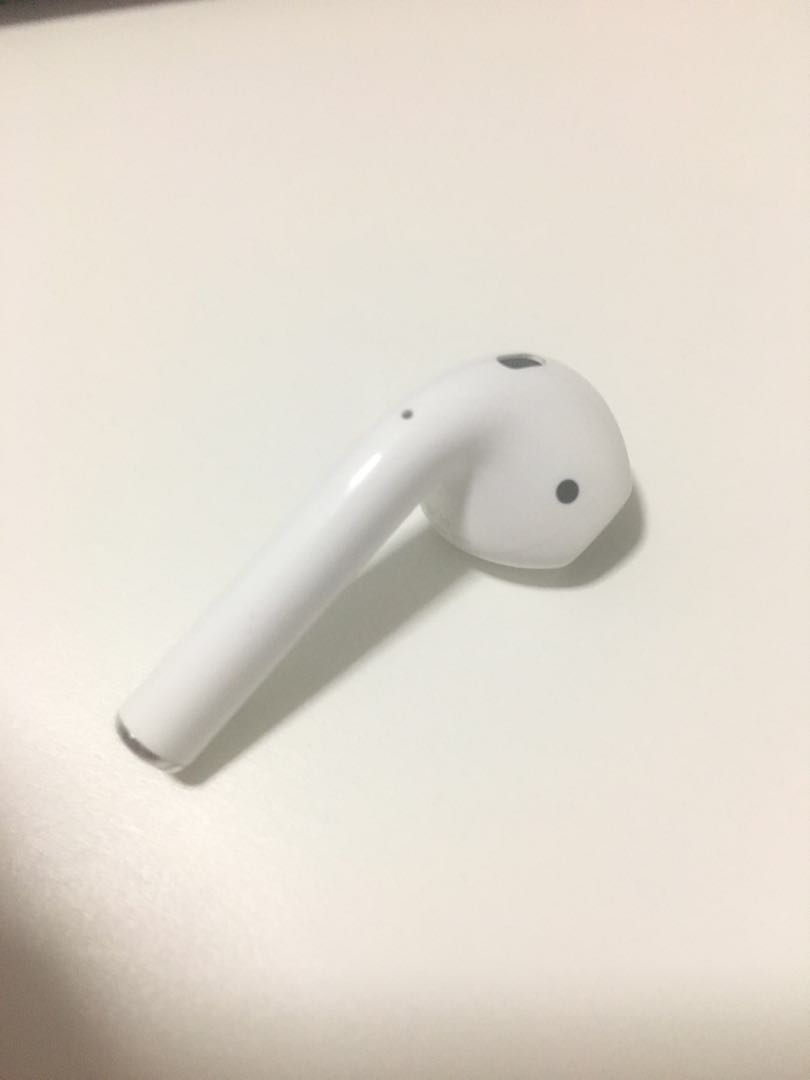 right ear pod
