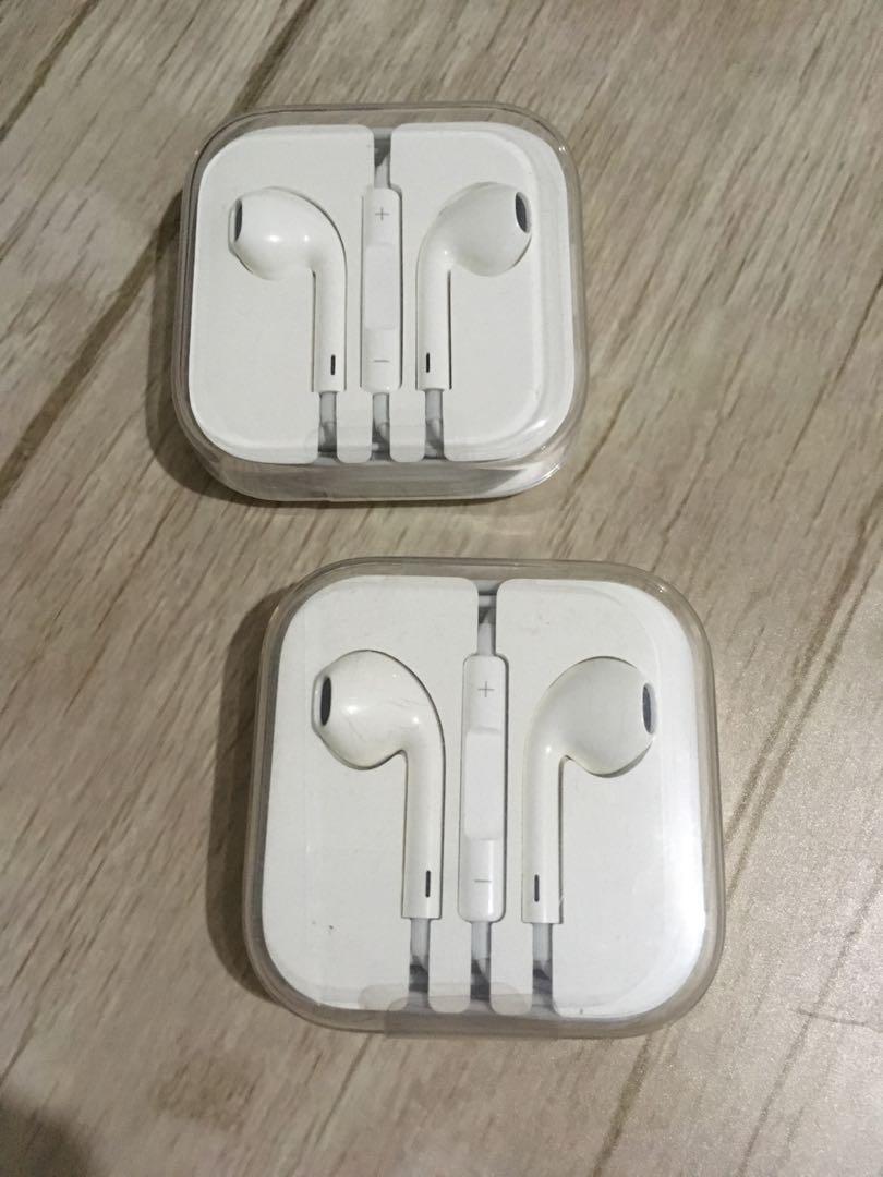 Apple earphones (Category: Earphones) located in Makati City. Submitted by thriftshophere_ (Listing ID 201196879, Image 1). Description: Brand new Apple earphones Php 1,000 each Payment via BDO. Shipping c/o buyer. .