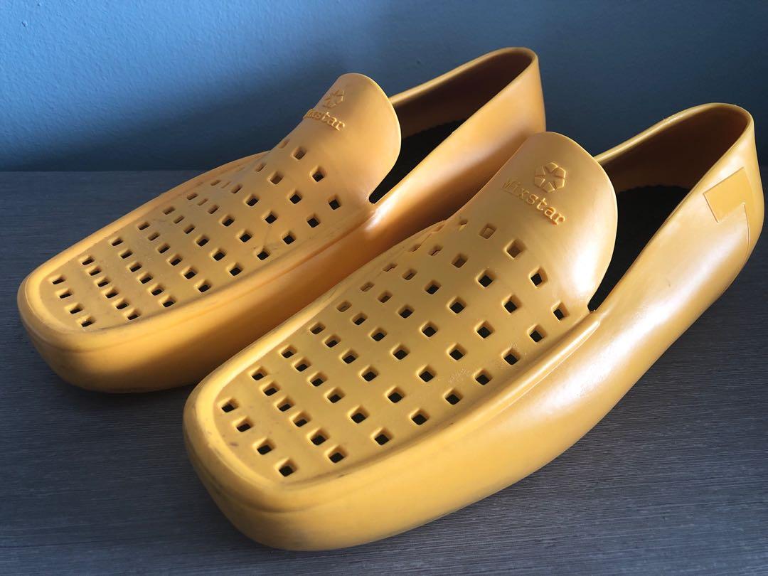 crocs like shoes