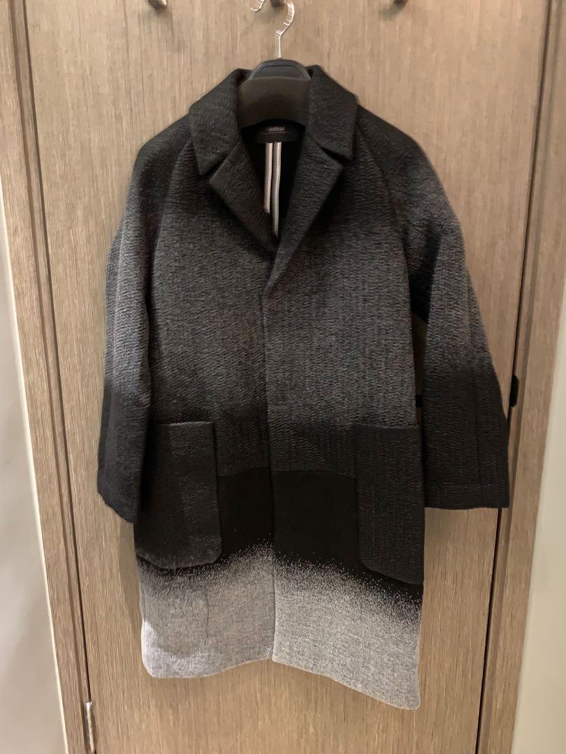 initial Coat （分類：外套及戶外衣服）位於 Hong Kong。 由 tousi 提交（商品編號 201318090，圖片 1）。簡介： 100%Real and New Size 2。
