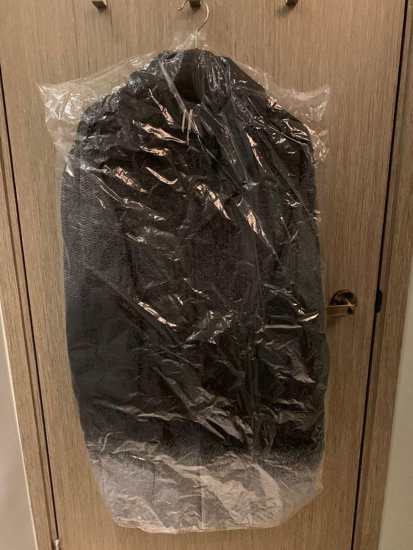 initial Coat （分類：外套及戶外衣服）位於 Hong Kong。 由 tousi 提交（商品編號 201318090，圖片 4）。簡介： 100%Real and New Size 2。